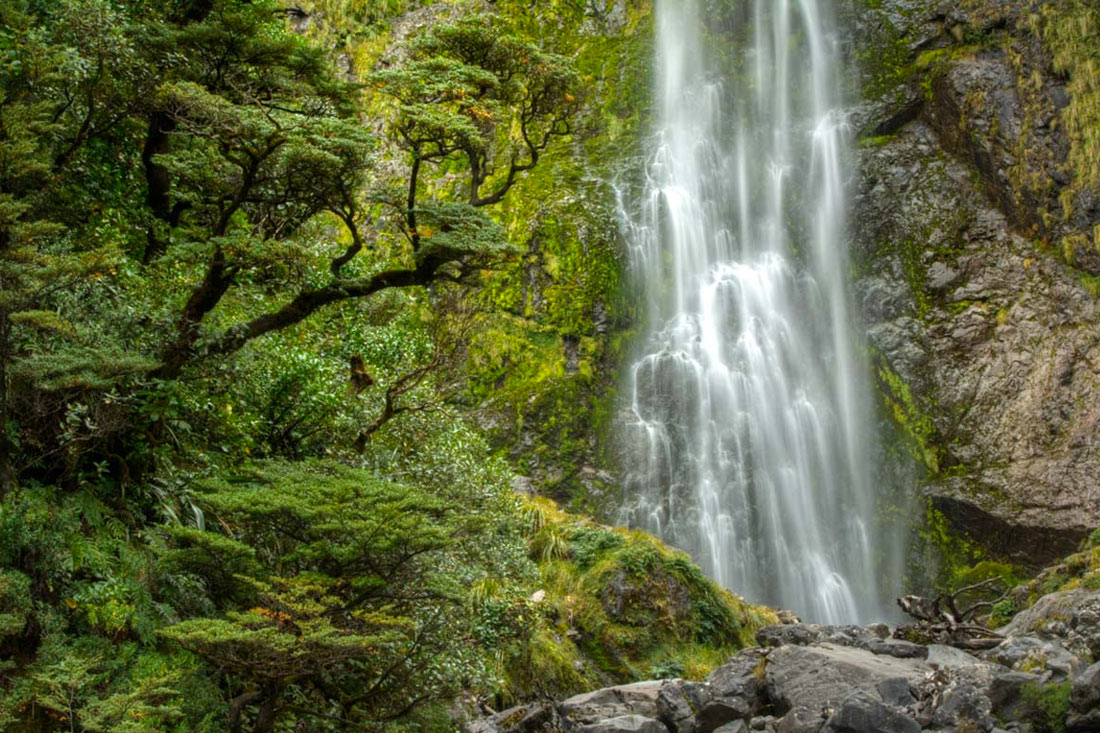 Devils Punchbowl Waterfall in Arthur's Pass - A 1 hour round trip walk